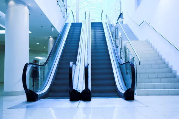 Prázdná modrá eskalátor — Stock fotografie