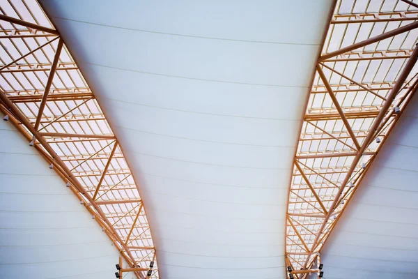 Wit plafond van kantoorgebouw — Stockfoto