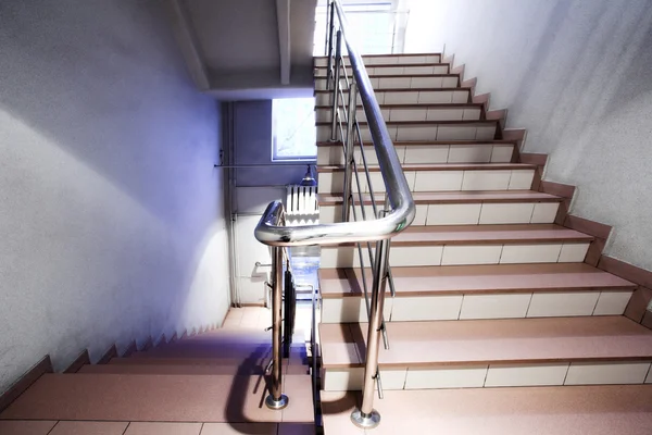 Escada no escritório — Fotografia de Stock