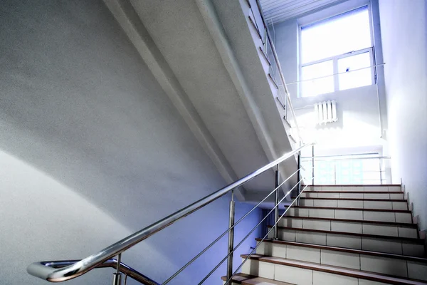Treppe im Amt — Stockfoto