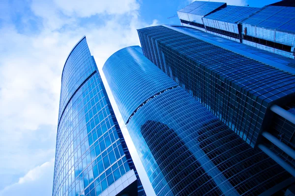 Kék felhőkarcolók üzleti központ — Stock Fotó