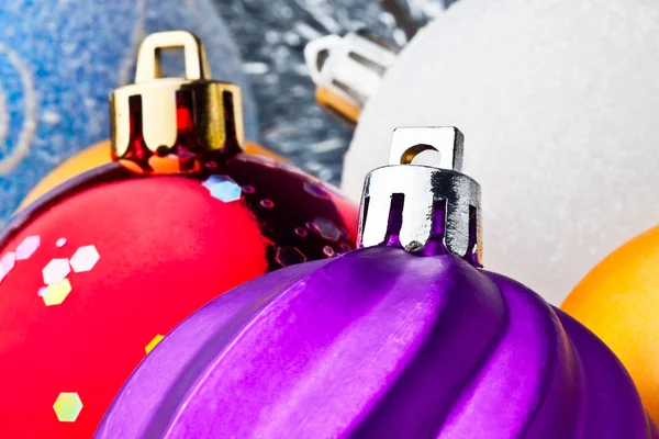 Bolas violetas, rojas, blancas y doradas — Foto de Stock