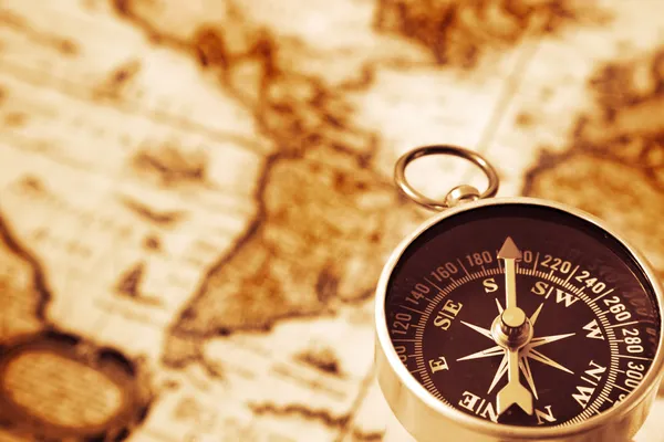Gammal karta och kompass — Stockfoto