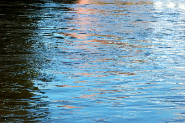 Light reflected in the water — Stock Photo, Image