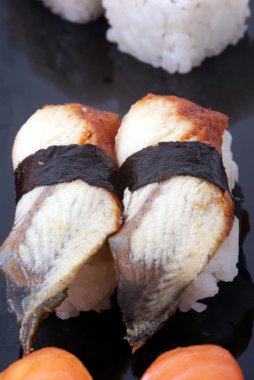 Conger yılan balığı nigiri suşi