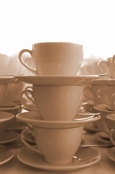 Пачки пустых кофейных чашек — стоковое фото