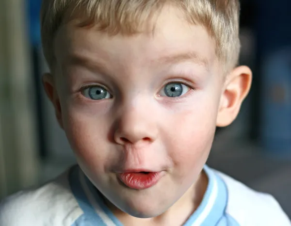 Surprised kid — Stock Photo, Image