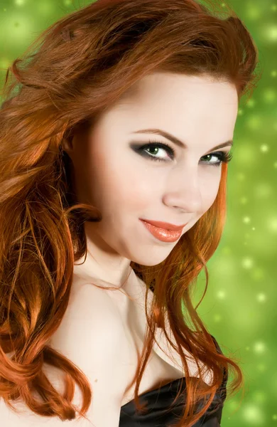 Kızıl saçlı güzel kız — Stok fotoğraf