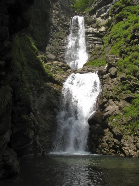 La hermosa cascada —  Fotos de Stock
