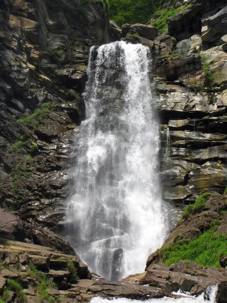 Der schöne Wasserfall — Stockfoto
