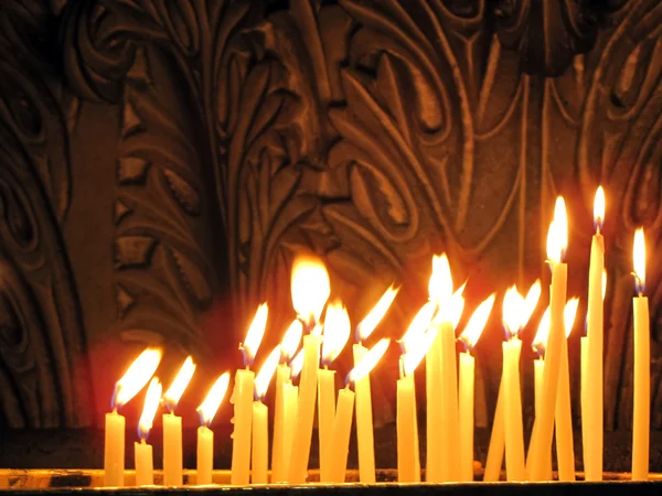 Kaarsen in de kerk — Stockfoto