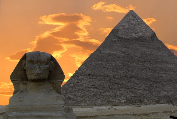 De Sfinx en de Grote Pyramide, Egypte — Stockfoto