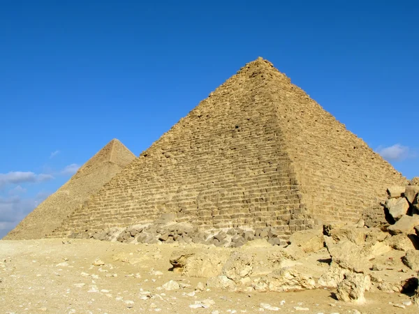 Dwie piramidy w Gizie (Egipt) — Zdjęcie stockowe