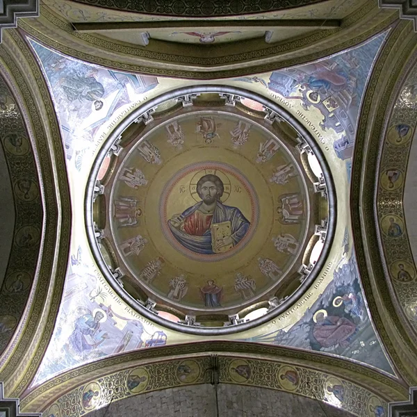 Pintando la cúpula del Santo Sepulcro en Jeru — Foto de Stock