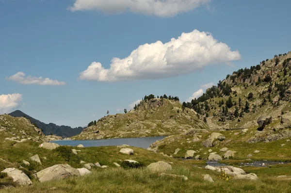 Lake in Pyrenees — Stock Photo, Image