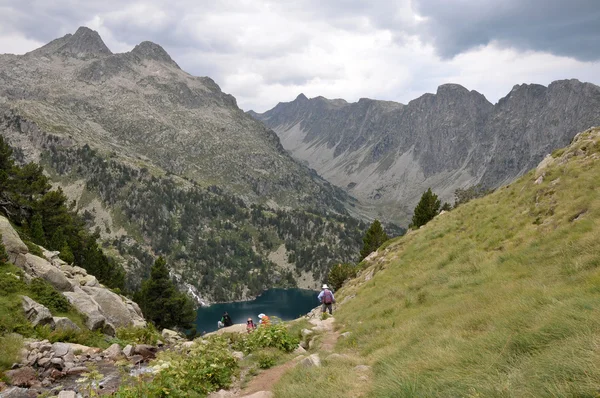 Turystyka w Pirenejach — Zdjęcie stockowe