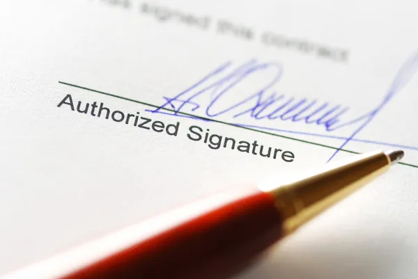 Underteckna ett kontrakt — Stockfoto