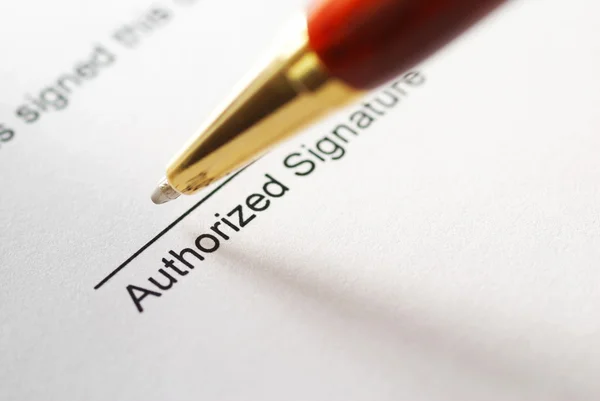 Bir sözleşme imzalama — Stok fotoğraf