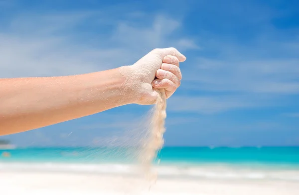 Песок в руке — стоковое фото