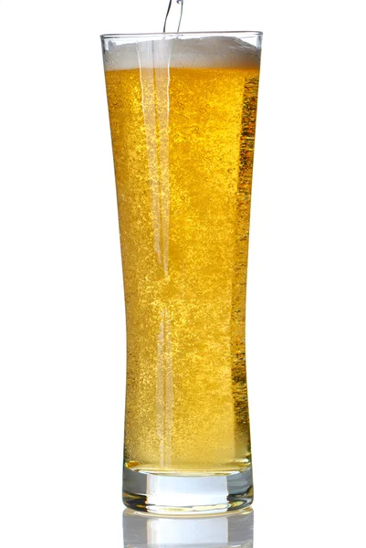 Χυνόμενη μπύρα — Φωτογραφία Αρχείου
