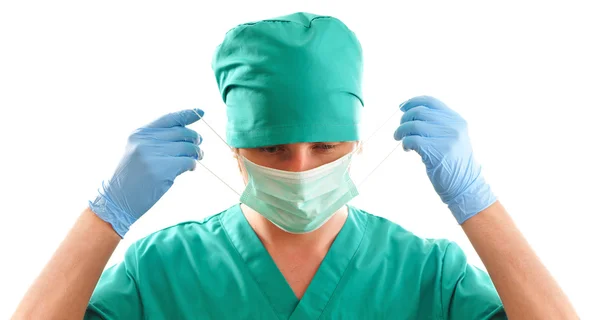 Τραβώντας την χειρουργική μάσκα — Φωτογραφία Αρχείου