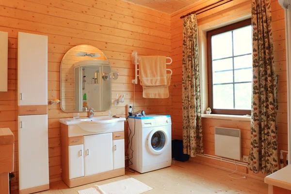 Ванная комната из дерева — стоковое фото
