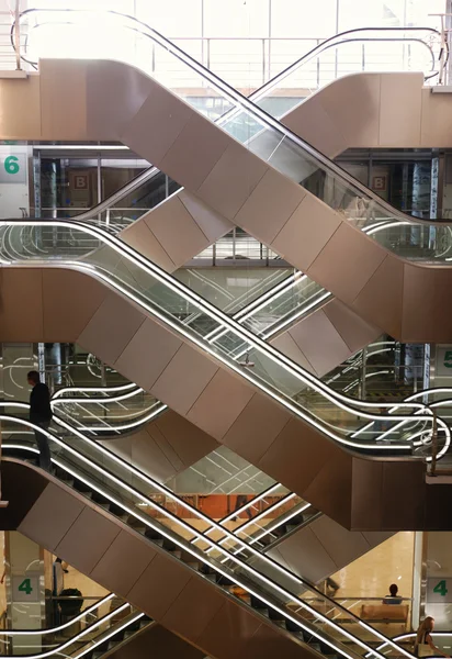 Ескалатори в торговому центрі — стокове фото