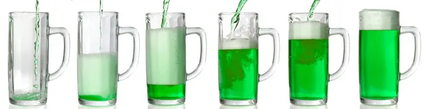 Pouring green beer. 43 Mpxls. — Stock Photo, Image