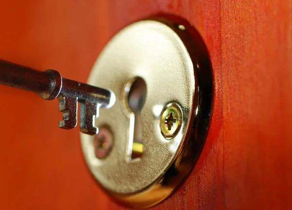 Chiave e buco della serratura — Foto Stock
