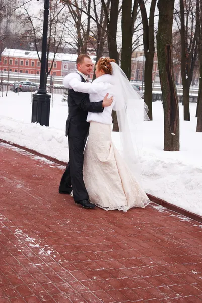 Зимняя свадьба — стоковое фото