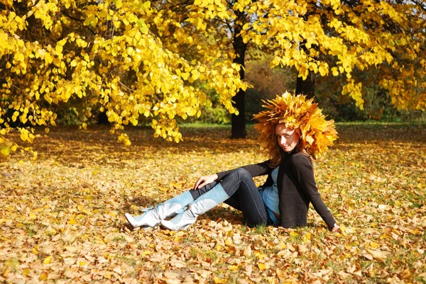 Autumn girl — Stock Photo, Image