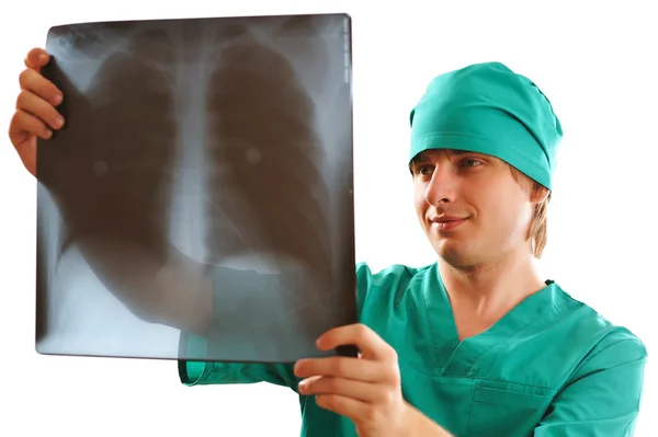 Doctor mirando rayos X — Foto de Stock