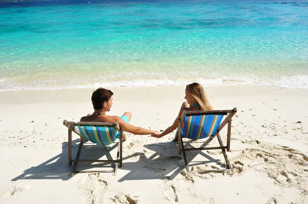 Couple on a beach — Stock Photo, Image