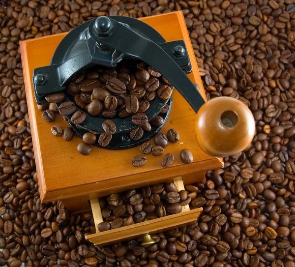 Coffebeans och kvarnen — Stockfoto