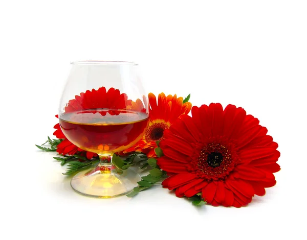 Coñac y flores rojas — Foto de Stock