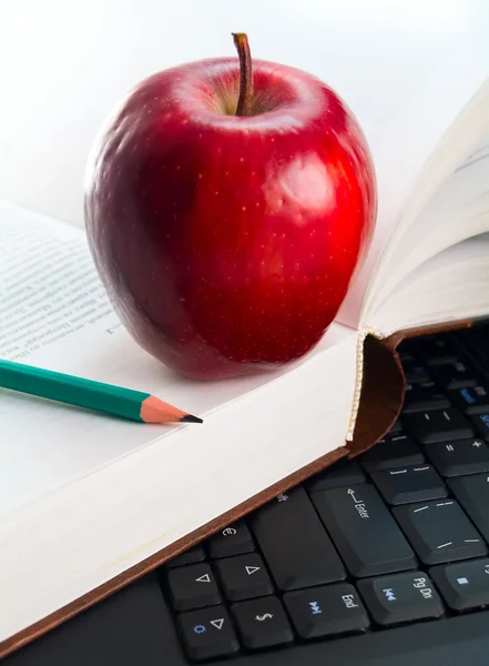 Apple and book — Stock Photo, Image