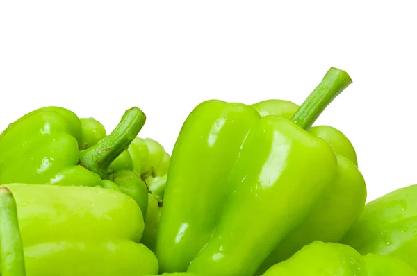 Groene paprika geïsoleerd op de witte — Stockfoto