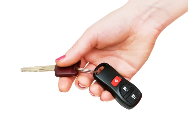 Hand som håller nycklarna isolerat på vita — Stockfoto