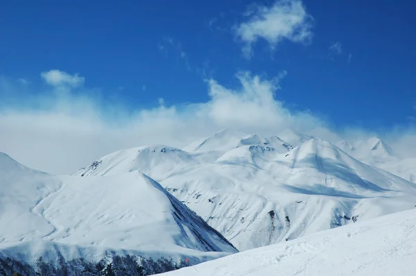 积雪覆盖的山脉 — 图库照片