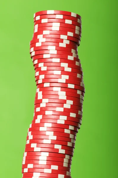 Zásobník červené kasino čipy — Stock fotografie