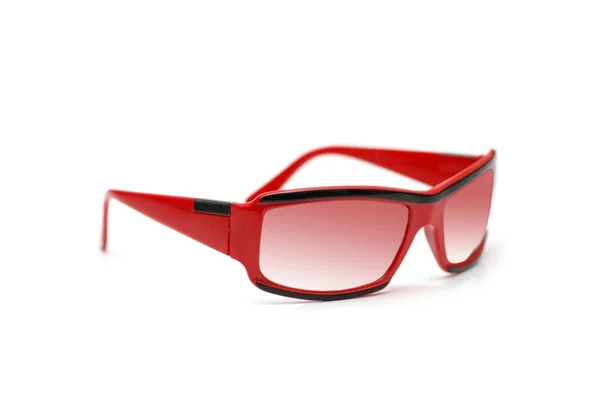 白で隔離される赤のサングラス — ストック写真