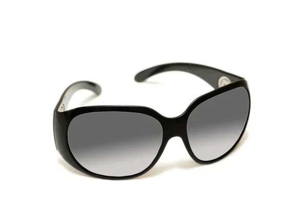 Üzerinde beyaz izole siyah güneş gözlüğü — Stok fotoğraf
