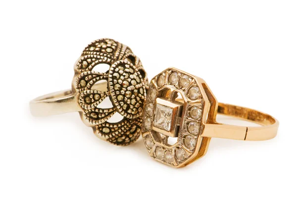 Złote pierścienie na białym tle na biały backg — Zdjęcie stockowe