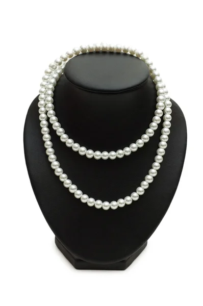 Collar de perlas aislado en el bac blanco — Foto de Stock