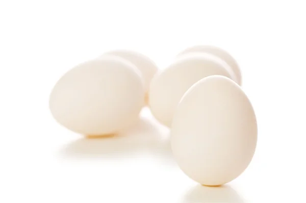 Ovos brancos isolados no backgro branco — Fotografia de Stock
