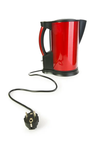 Красный электрический чайник изолирован на белом — стоковое фото