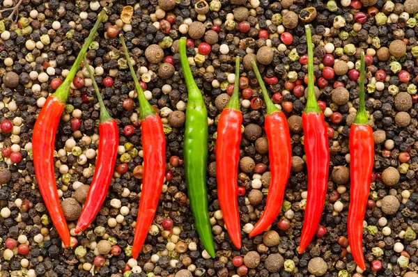Červená a zelená paprika — Stock fotografie