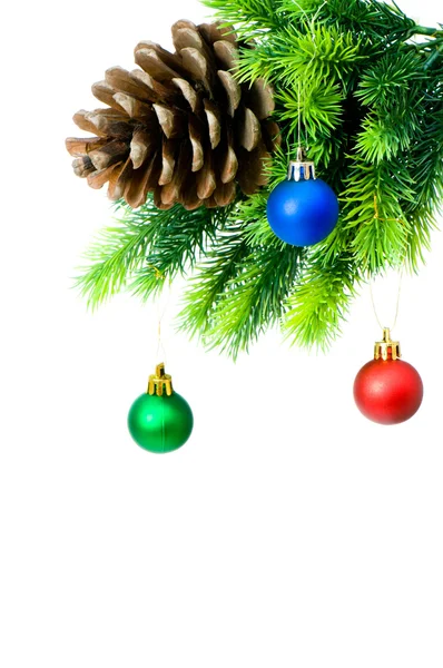 나무에 걸려 있는 크리스마스 장식 — 스톡 사진