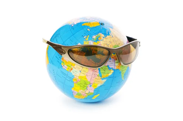 Globo com óculos de sol isolados — Fotografia de Stock