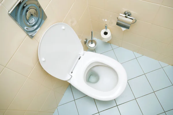Toilet in the bathroom — Stock Photo, Image